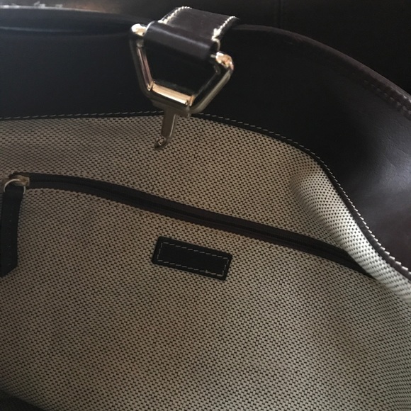 Dooney & Bourke shoulder bag- awesome shape - Picture 4 of 6